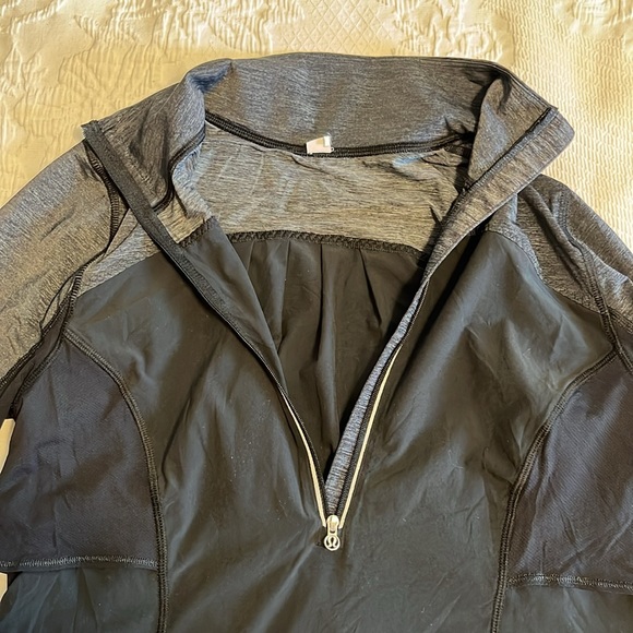 Lululemon lightweight reflective pullover, running, 1/2 zip, black, 6 - Picture 9 of 11
